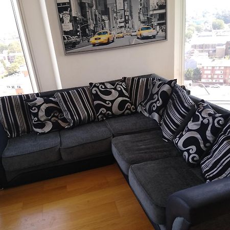 Room In Luxurious Penthouse Apartment London Exterior foto